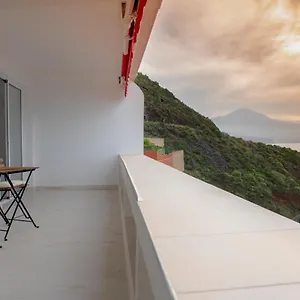 Ocean's Light Apartment